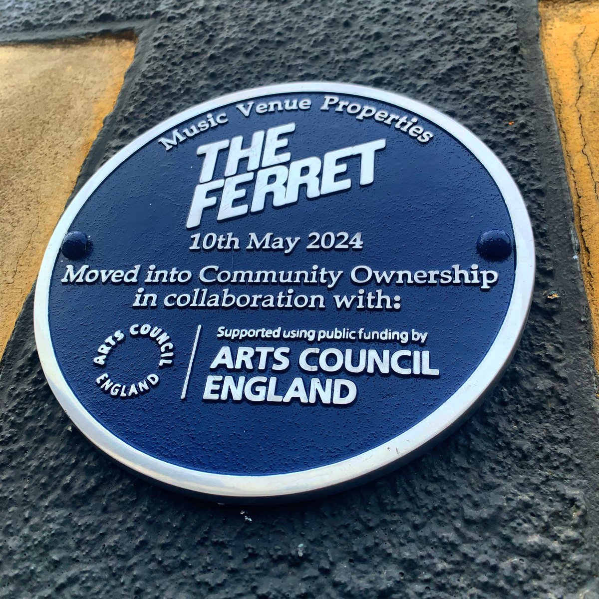 Ey. Have you seen our new plaque? Looks good doesn't it 😉✨ Forever grateful for everyone who believed in keeping the music alive. Here’s to many, MANY more years of sounds, smiles and massive memories. ♥️ #FerretForever