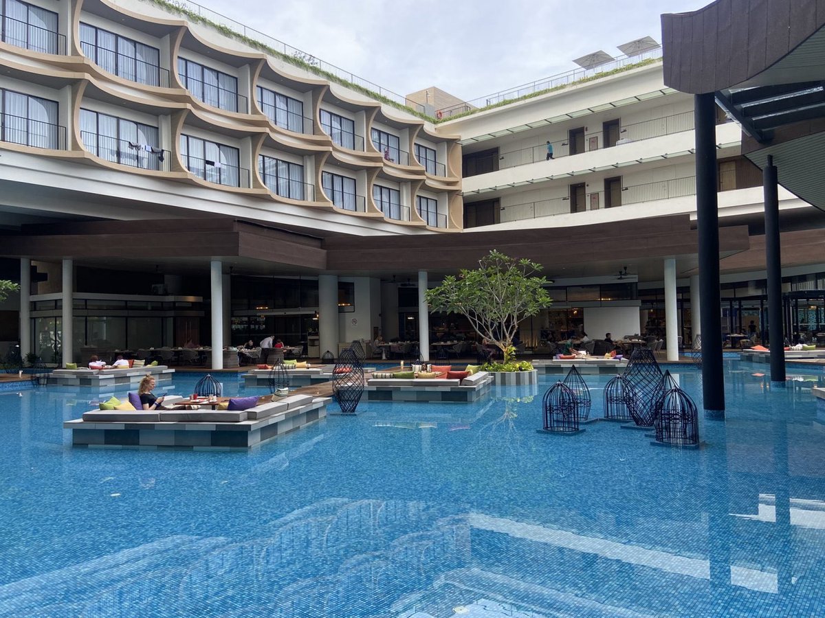 فندق الترند في #لنكاوي حالياً منتجع بارك رويال لنكاوي PARKROYAL Langkawi Resort أجنحة بمسابح خاصة شقق غرفتين وغرفة مسابح للبالغين و للأطفال إطلالة قوية موقع ممتاز يربط بين شاطئ تشينانق و تنجى للمزيد malaysiatravel2.com/parkroyal-lang… بوكينج booking.com/hotel/my/parkr… 📍 maps.app.goo.gl/meKKvYtJpUJBAn…