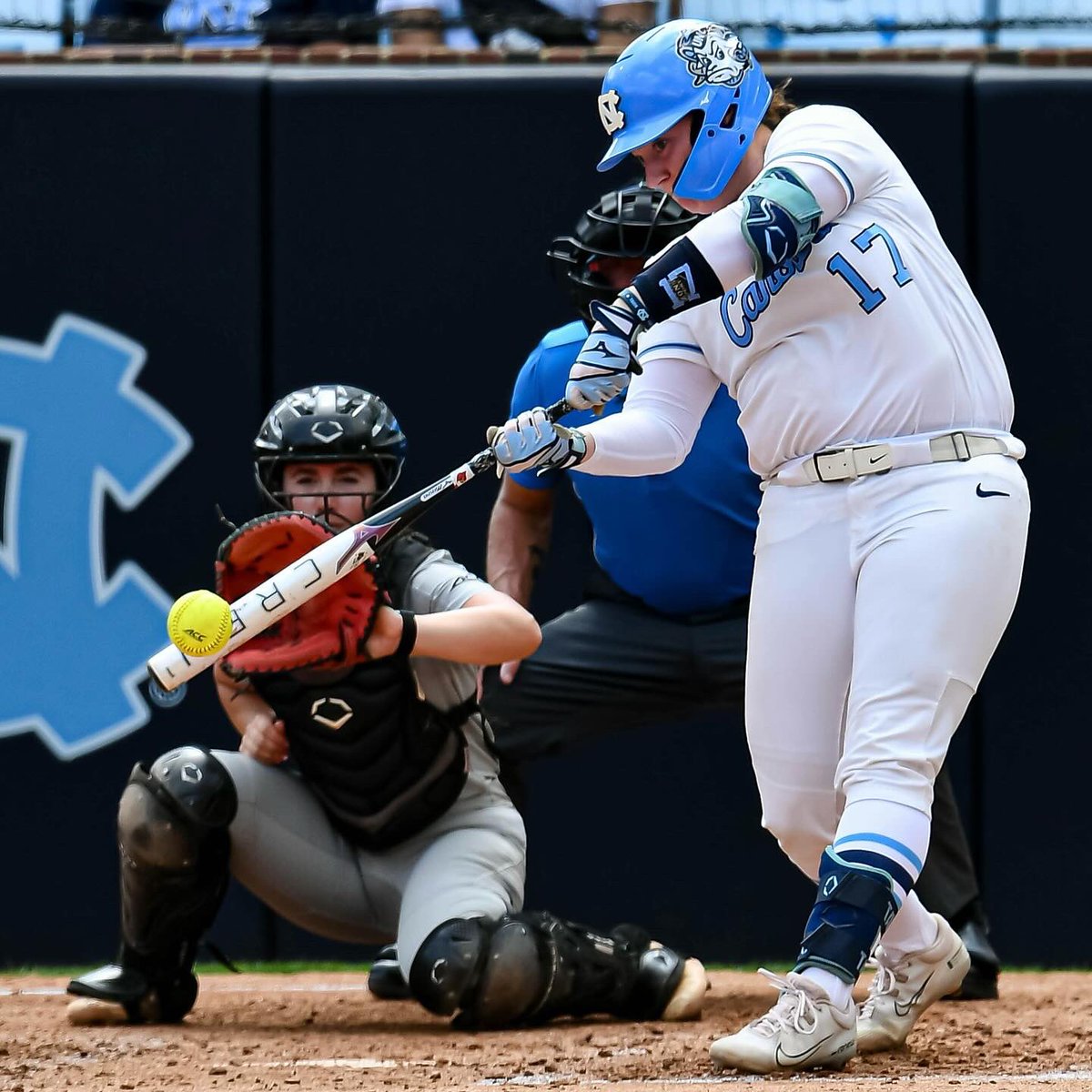 Record 𝐁𝐑𝐎𝐊𝐄𝐍 ✅ The Tar Heels batted .347 as a team on the season, fourth-highest in the NCAA and best in a single-season in program history! 🔥 #GoHeels