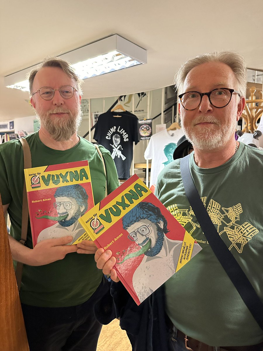 Kön ringlar lång inne på <a href="/Ronnells/">RönnellsAntikvariat</a> när <a href="/RobertGAman/">Robert Aman</a> lanserar sin bok ”Serier för vuxna” som handlar om Epix förlag. Huvudpersonen Horst Schröder på plats.