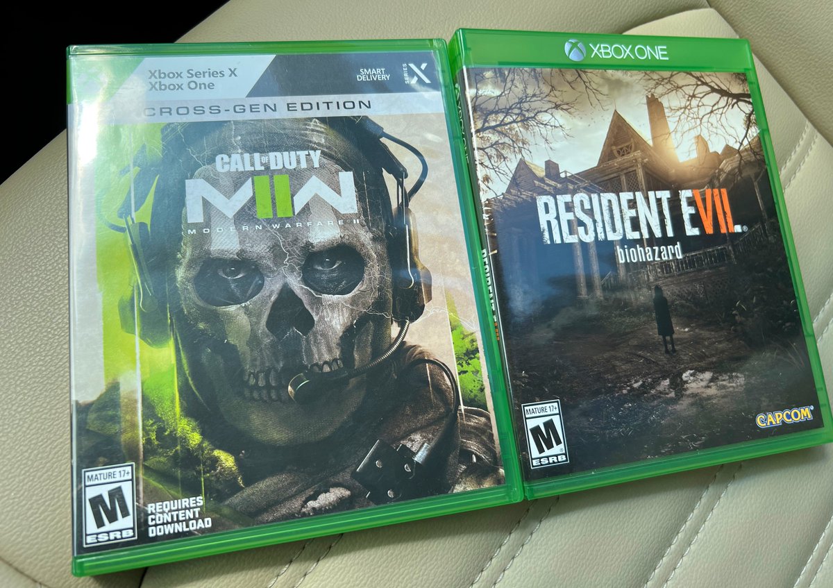 CardiacDrop's tweet photo. Hadn’t played the campaign on MWII yet on my Series X and Resident Evil, I played on PlayStation. My buddy, Edgar hooked me up with mint copies for 20.00 for both at the Stop. 🛑 
#VideoGameBacklog grows!
#XboxSeriesX #XBoX 💫 https://t.co/vkosIJpj8E