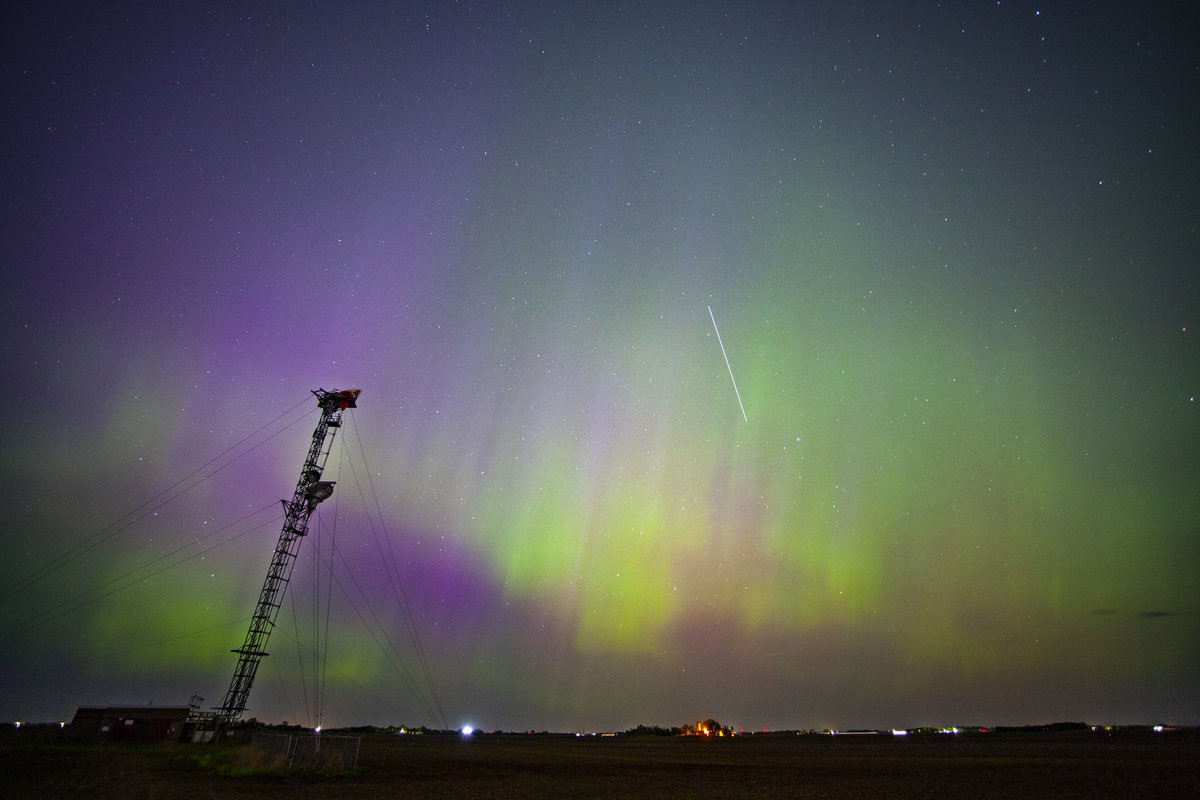 K0APR's tweet photo. @weatherchannel @CharlesPeekWX Friday night by Marshall, MN ... Complete with an old AT&amp;T Long Lines tower and a flyover of the Space Station. https://t.co/hcRPpJSMoq
