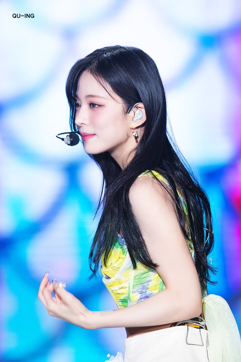 quing22's tweet photo. 채영날 채영시🐿

#채고로_영롱할_5월의_기억
#fromis_9 #프로미스나인                  
#이채영 #LeeChaeYoung https://t.co/xKZD8qR7HI