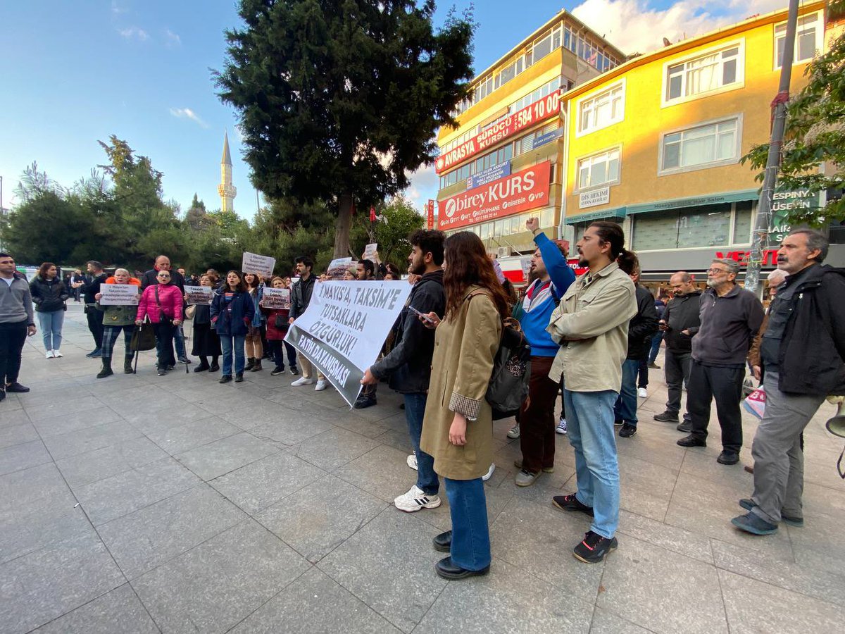 dayanismafatih's tweet photo. Taksim iradesi dört duvara sığmaz! 

📍Kocamustafapaşa Meydanı’ndan bildiriyoruz: Bütün arkadaşlarımızı alacağız! 

#1Mayıs2024 #TaksimMeydanı https://t.co/YD92bbA58w