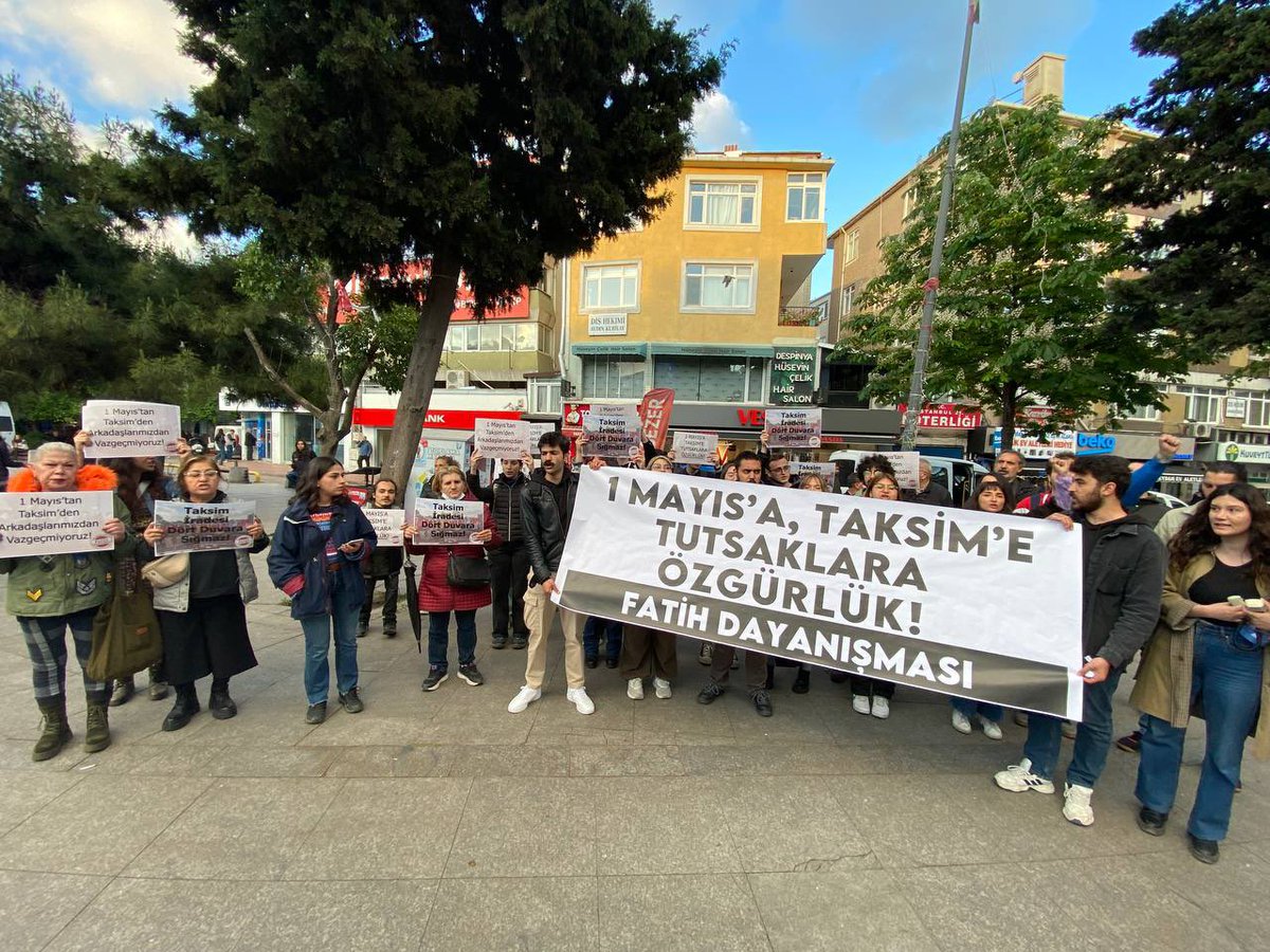 dayanismafatih's tweet photo. Taksim iradesi dört duvara sığmaz! 

📍Kocamustafapaşa Meydanı’ndan bildiriyoruz: Bütün arkadaşlarımızı alacağız! 

#1Mayıs2024 #TaksimMeydanı https://t.co/YD92bbA58w