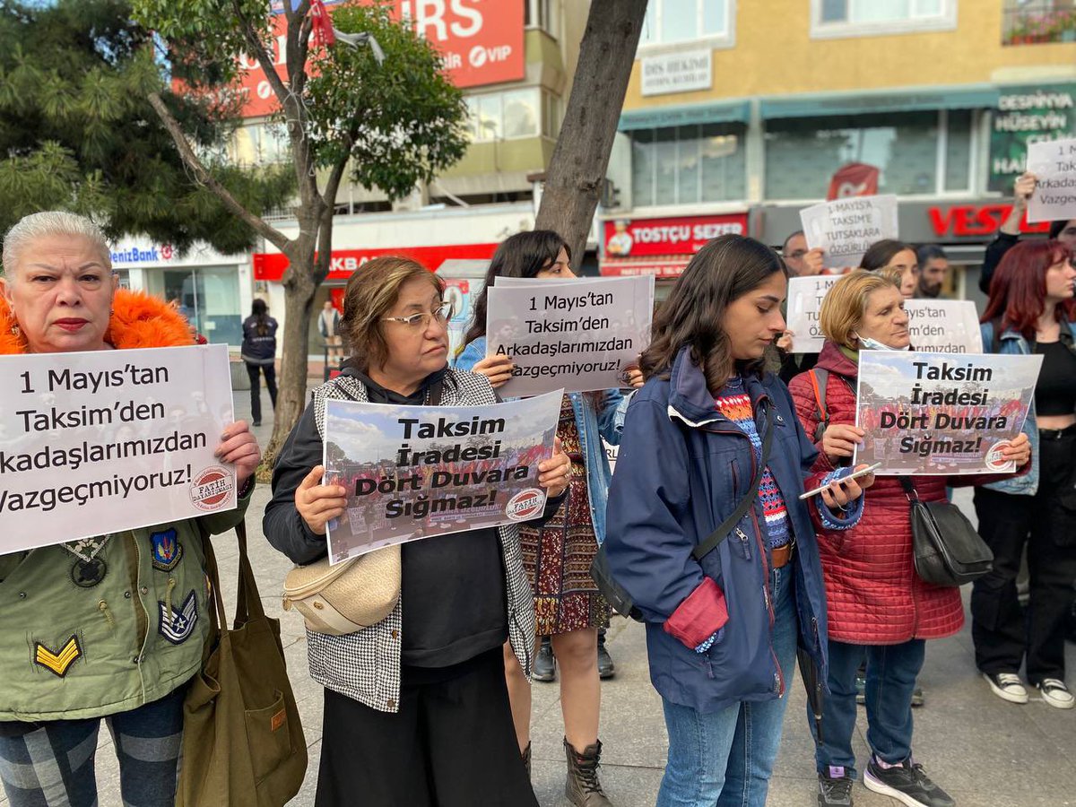 dayanismafatih's tweet photo. Taksim iradesi dört duvara sığmaz! 

📍Kocamustafapaşa Meydanı’ndan bildiriyoruz: Bütün arkadaşlarımızı alacağız! 

#1Mayıs2024 #TaksimMeydanı https://t.co/YD92bbA58w
