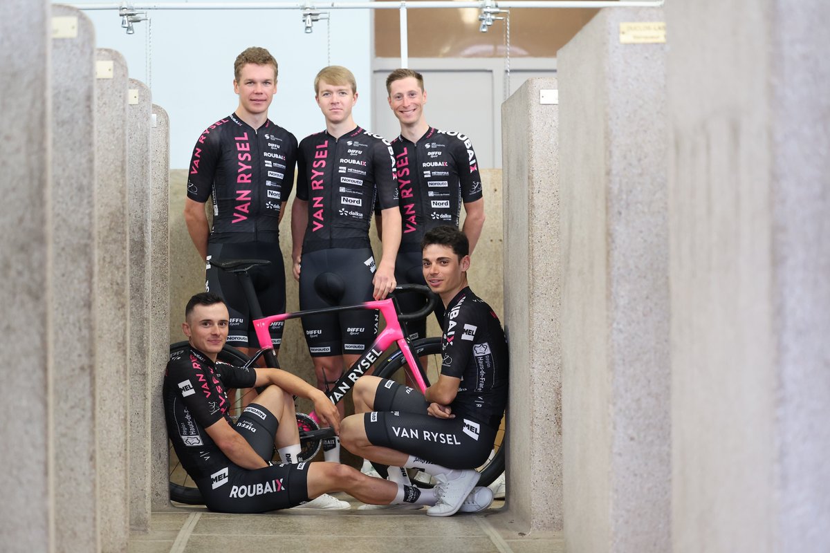 VAN RYSEL - ROUBAIX (@vanryselroubaix) on Twitter photo COMMUNIQUÉ OFFICIEL PROLONGATION PARTENARIAT ET NOUVEAU MAILLOT EDITION SPECIALE - velo-club-roubaix.fr/communique-off… <a href="/van_rysel/">VAN RYSEL</a> <a href="/roubaix/">Ville de Roubaix</a> <a href="/MetropoleLille/">Métropole Européenne de Lille</a> <a href="/departement59/">Département du Nord</a> <a href="/hautsdefrance/">Région Hauts-de-France</a> <a href="/NorautoFr/">Norauto</a> <a href="/dalkia/">Dalkia</a> <a href="/Materielvelo/">Materiel-velo.com</a> <a href="/DiffusportFred/">Diffusport</a> <a href="/4JDDunkerque/">4 Jours de Dunkerque / GP des Hauts-de-France</a> COMMUNIQUÉ OFFICIEL PROLONGATION PARTENARIAT ET NOUVEAU MAILLOT EDITION SPECIALE - velo-club-roubaix.fr/communique-off… <a href="/van_rysel/">VAN RYSEL</a> <a href="/roubaix/">Ville de Roubaix</a> <a href="/MetropoleLille/">Métropole Européenne de Lille</a> <a href="/departement59/">Département du Nord</a> <a href="/hautsdefrance/">Région Hauts-de-France</a> <a href="/NorautoFr/">Norauto</a> <a href="/dalkia/">Dalkia</a> <a href="/Materielvelo/">Materiel-velo.com</a> <a href="/DiffusportFred/">Diffusport</a> <a href="/4JDDunkerque/">4 Jours de Dunkerque / GP des Hauts-de-France</a>