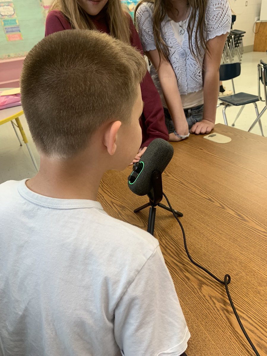 Students are loving our podcasting sessions!  So much fun! @KEDCGrants  @KyCharge