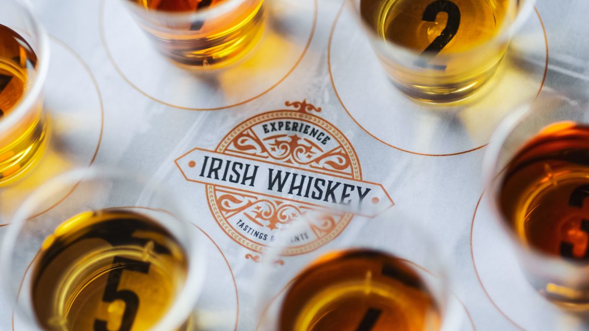 Experience Irish Whiskey ☘️ Enjoy an authentic tasting tour in a traditional setting in Ireland's capital city! Sample and savour the spirit of Dublin dodublin.ie/whiskey-tours/… #dublincity #whiskeytours