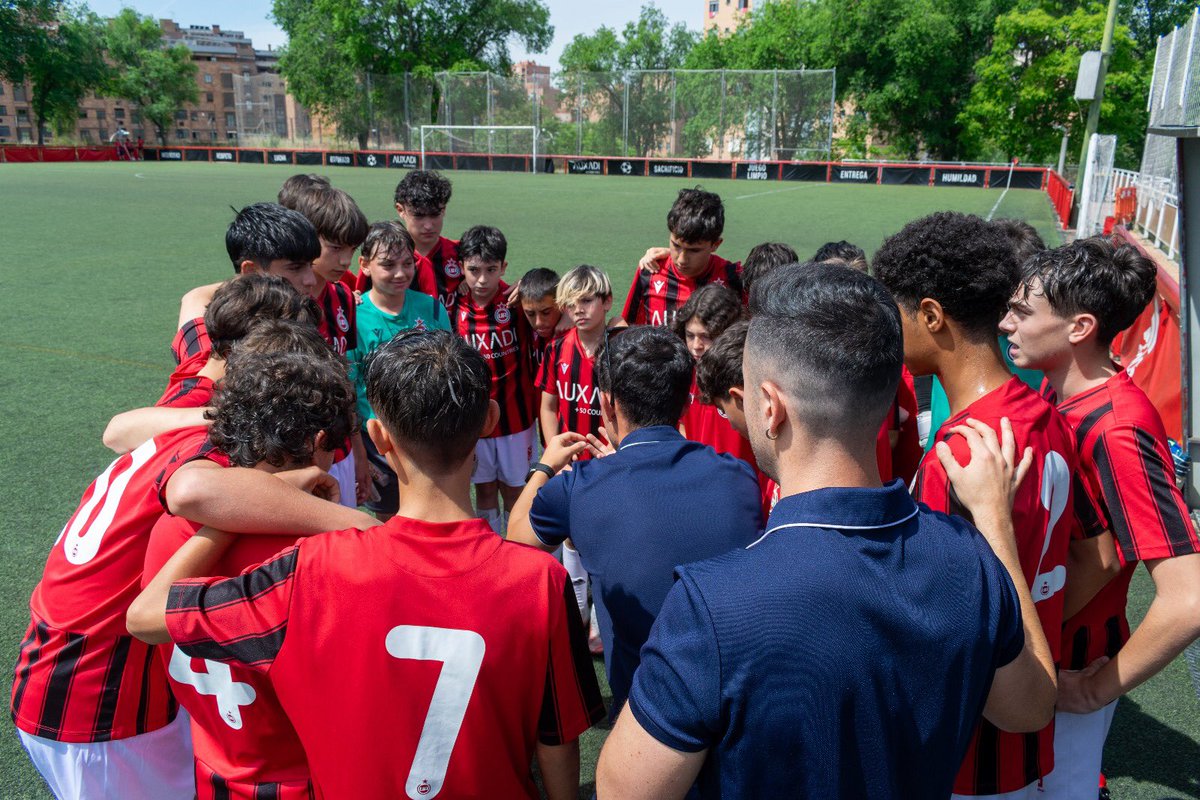 AlbertoAnton00's tweet photo. Pasión por lo que haces ❤️⚽️ https://t.co/2BXyCb6FlI