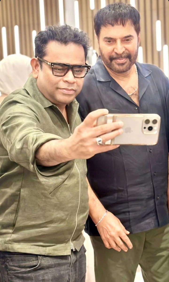 JaiHoARRClub's tweet photo. Two legends in a single frame 🔥

@arrahman @mammukka 

 #Mammootty https://t.co/M1EBIyAZkm