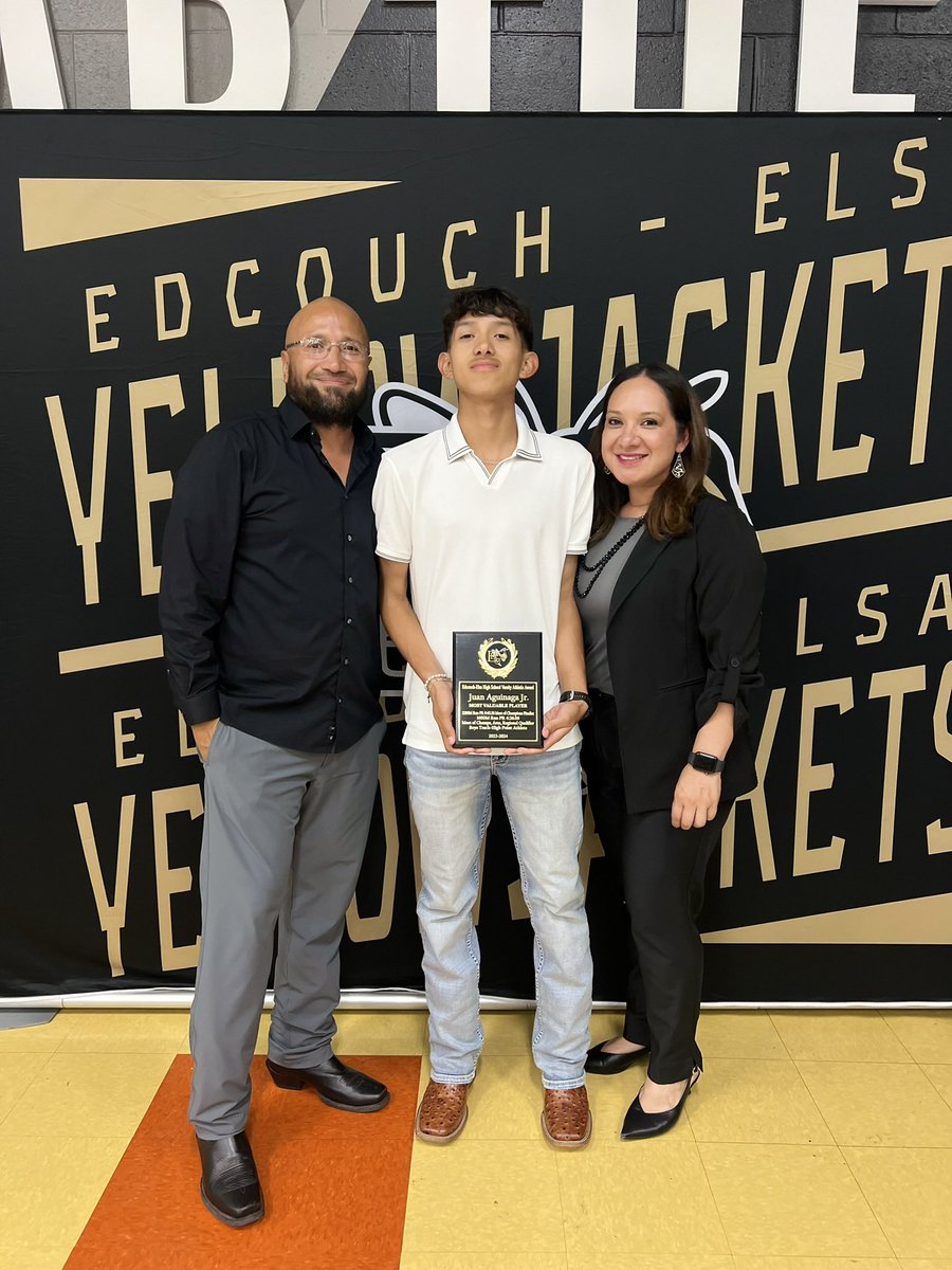 Jag_02179's tweet photo. Congratulations to our Aguinaga Jr. Juan earning E-E Track & Field Most Valuable Player and High Point Athlete. #HardWorkPaysOff #JacketMentality https://t.co/Y3myYAP52v