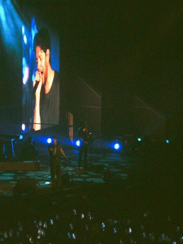 flowerdaggers's tweet photo. THANK YOU FOR TO IGHT NIALL #TheShowLiveOnTourManila https://t.co/QDgbDAo5vj