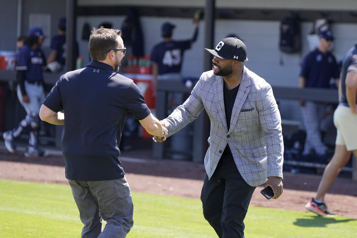 willcarter021's tweet image. What an HONOR‼️ Thank you @premieramerica for throwing out the ceremonial 1st pitch at our CSUN Baseball Game⚾️

We appreciate your dedication and commitment in enhancing our student athlete experience. Thanks for all you do. #gomatadors #premieramericacreditunion #csunstudents