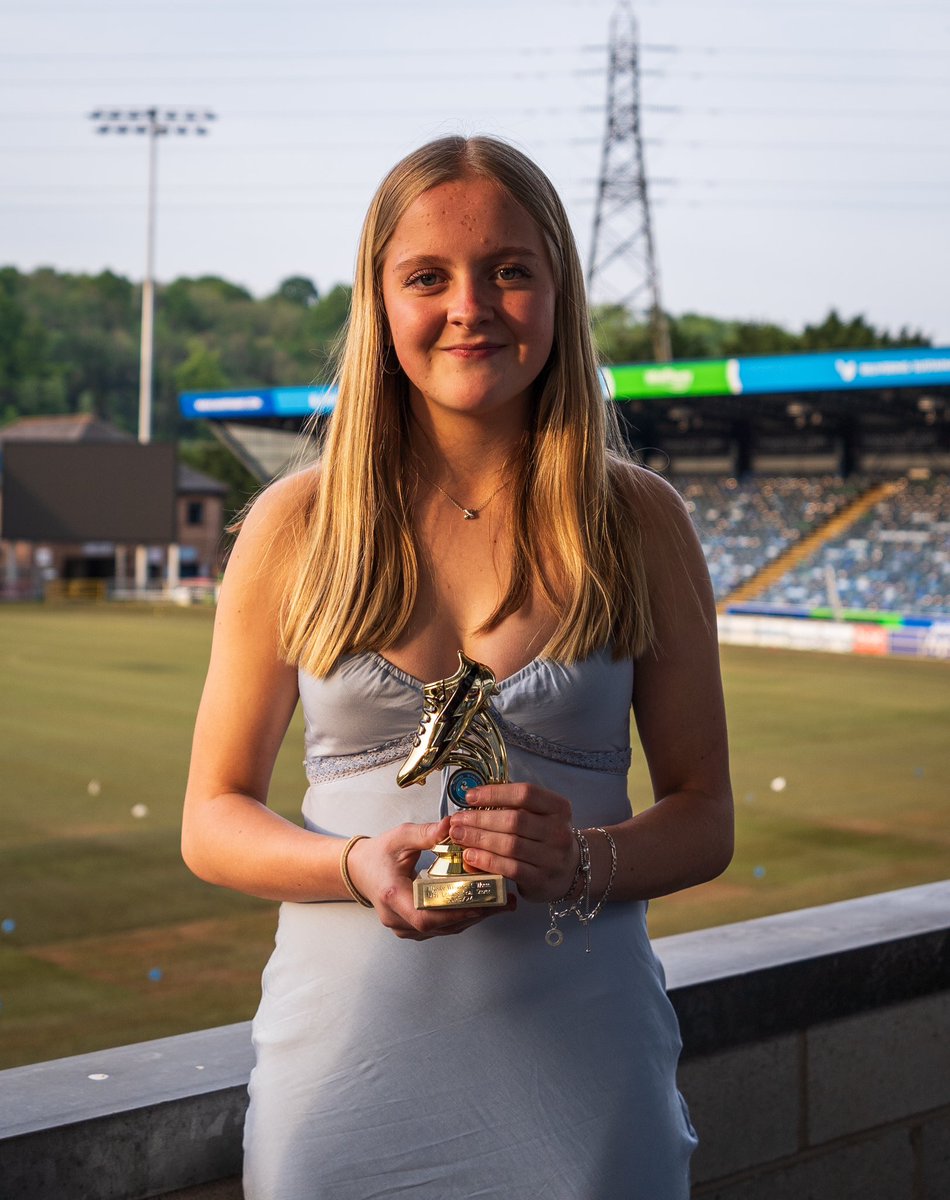 🤩 Our 23/24 Golden Boot winners: 

U23’s - Shannon Read
U18’s - Poppy Lloyd

@WWFCWomen | #WycombeWanderers