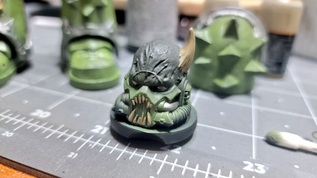 PlasticHobbies's tweet photo. A little more work on my McFarlane #40K Toys https://t.co/6mKVe6DT1I