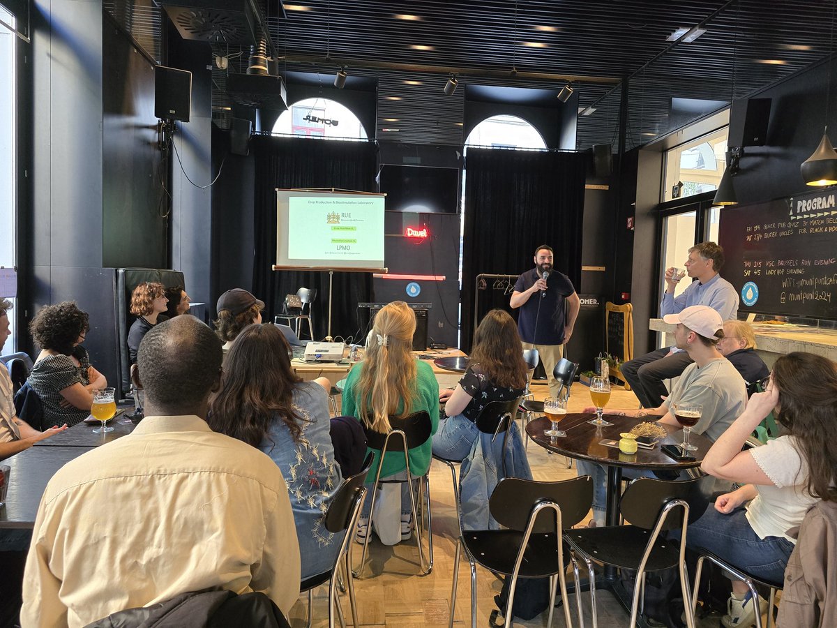 #pint24 kicks off in #Brussels 🤩 Here at <a href="/Muntpunt/">Muntpunt</a> café getting ready to learn about photobiocatalysis David Cannella from <a href="/ULBruxelles/">Université libre de Bruxelles</a>. Happy Pint of Science!