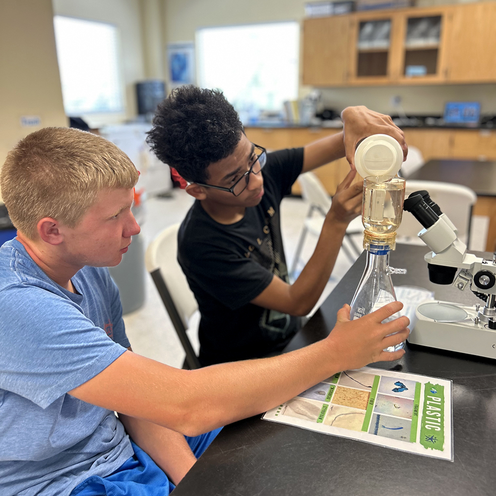 Pinellas County #FloridaHSHT had an excellent time at the Tampa Bay Watch Field Day event! Students learned about conservation efforts, marine wildlife, water testing and so much more! Visit tampabaywatch.org to learn more! @ServiceSource1 #inclusiveflorida