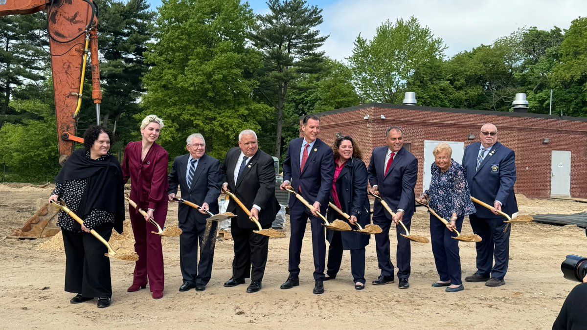 NYS continues to get funding from the Bipartisan Infrastructure Law out the door quickly for critical projects! Proud to join @EPAregion2, @HealthNYGov & @RepTomSuozzi today to break ground on a project that will safeguard drinking water for thousands of people on Long Island!