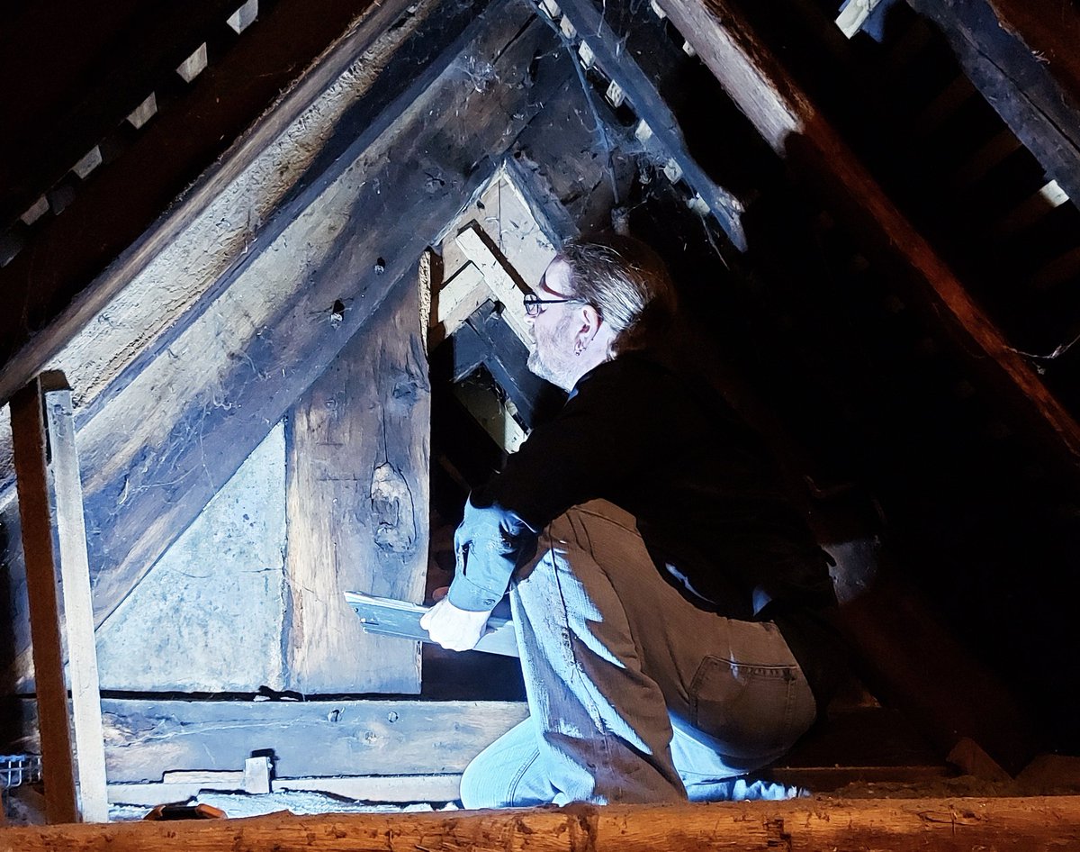 Recording a smoke-blacked mediaeval roof in Nottinghamshire last September. I'll be talking about the experience of being a buildings archaeologist online next week, 22 May. It'll be the last talk I'll be doing for a long, long time so please do join us 🙂 eventbrite.co.uk/e/buildings-ar…
