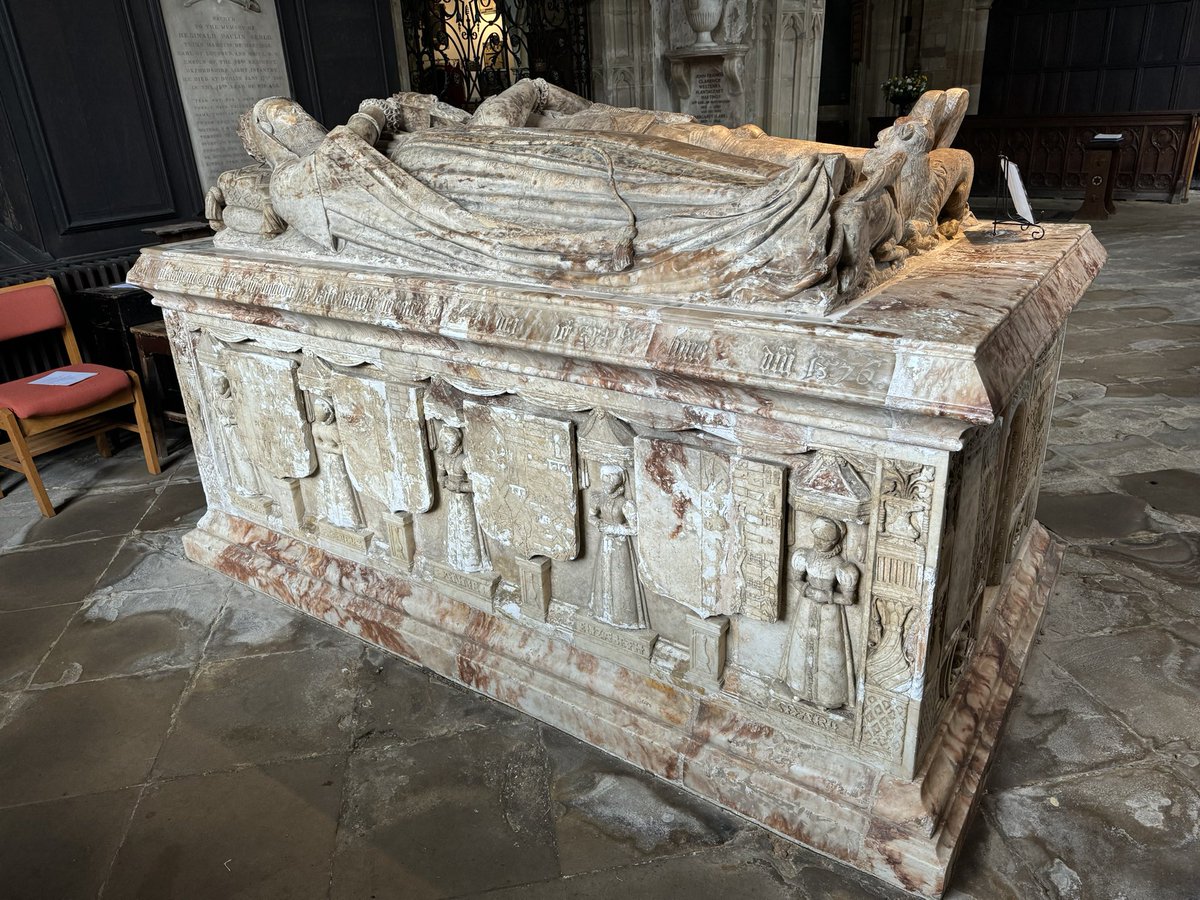 The fantastic effigies of Francis Hastings 2nd Earl of Huntingdon and his wife Lady Katherine Pole in St Helens Church at Ashby de la Zouch 🏴󠁧󠁢󠁥󠁮󠁧󠁿 #medievalmonday