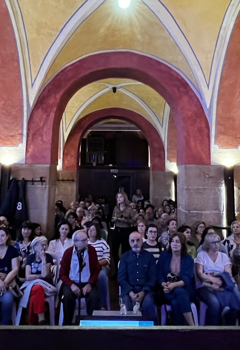 SergiMerida's tweet photo. #pint24LOR
Primera charla con @noeliasalasroman TRABAJANDO LA INTELIGENCIA EMOCIONAL EN LA INFANCIA!!
Con el Silos abarrotado!!!
@pint24ES @CulturaLorca https://t.co/G79pI0jgwl