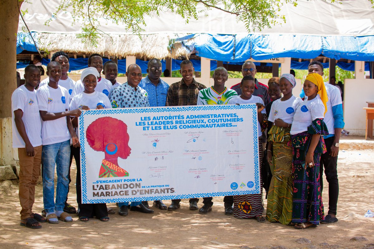I was delighted to meet 50 youth advocates for girls' rights trained by <a href="/unicefmali/">UNICEF Mali</a> in advocacy.
Thanks to a partnership with community leaders, 4 public statements by village leaders were made in favor of abandoning female genital mutilation &amp; child marriage
For every girl!