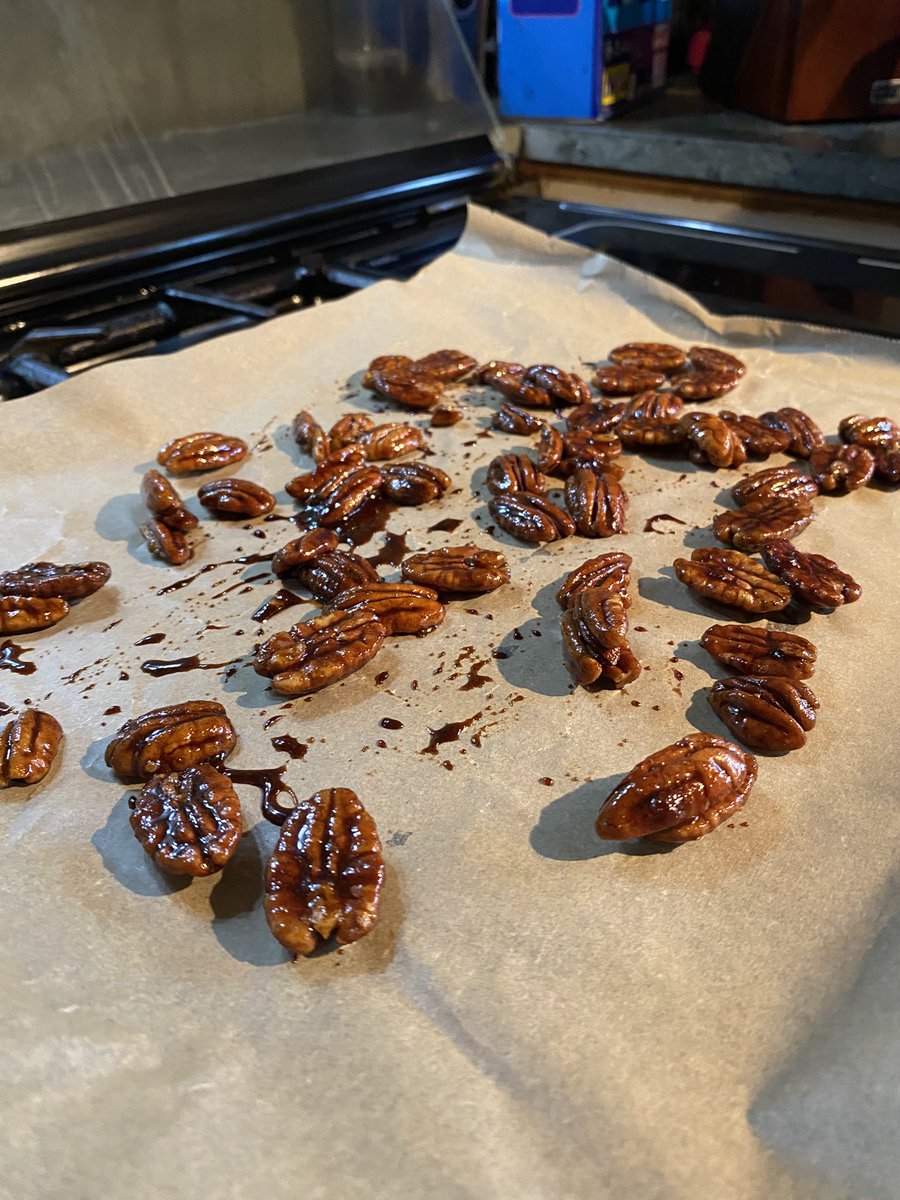 Candied pecans for tonight’s salad 🥗