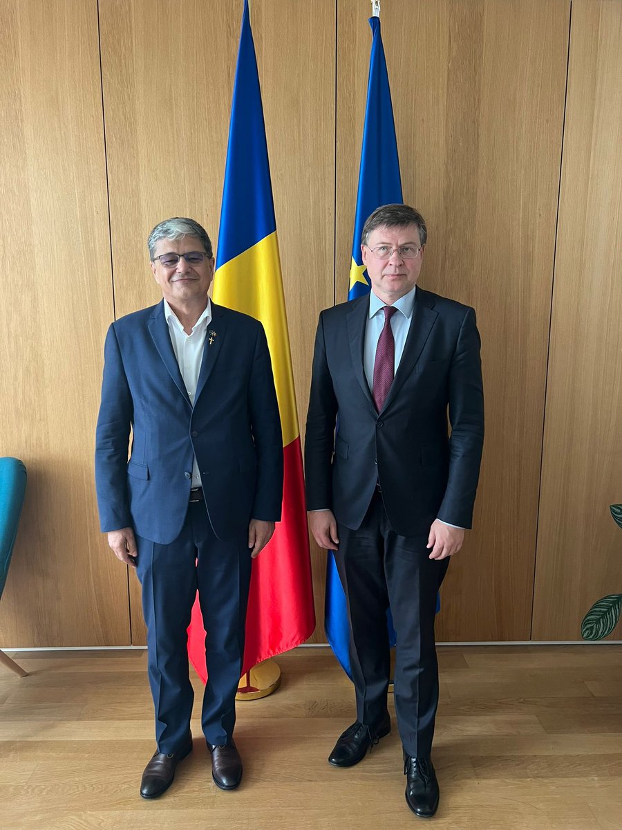 🇷🇴 🇵🇱 🇵🇹 Good meetings on the margins of today’ Eurogroup on fiscal policy and the RRF. Thanks to Romania’s Finance Minister @BolosMarcel, Poland’s @Domanski_Andrz and Portugal’s Joaquim Miranda Sarmento for the useful stocktakes.