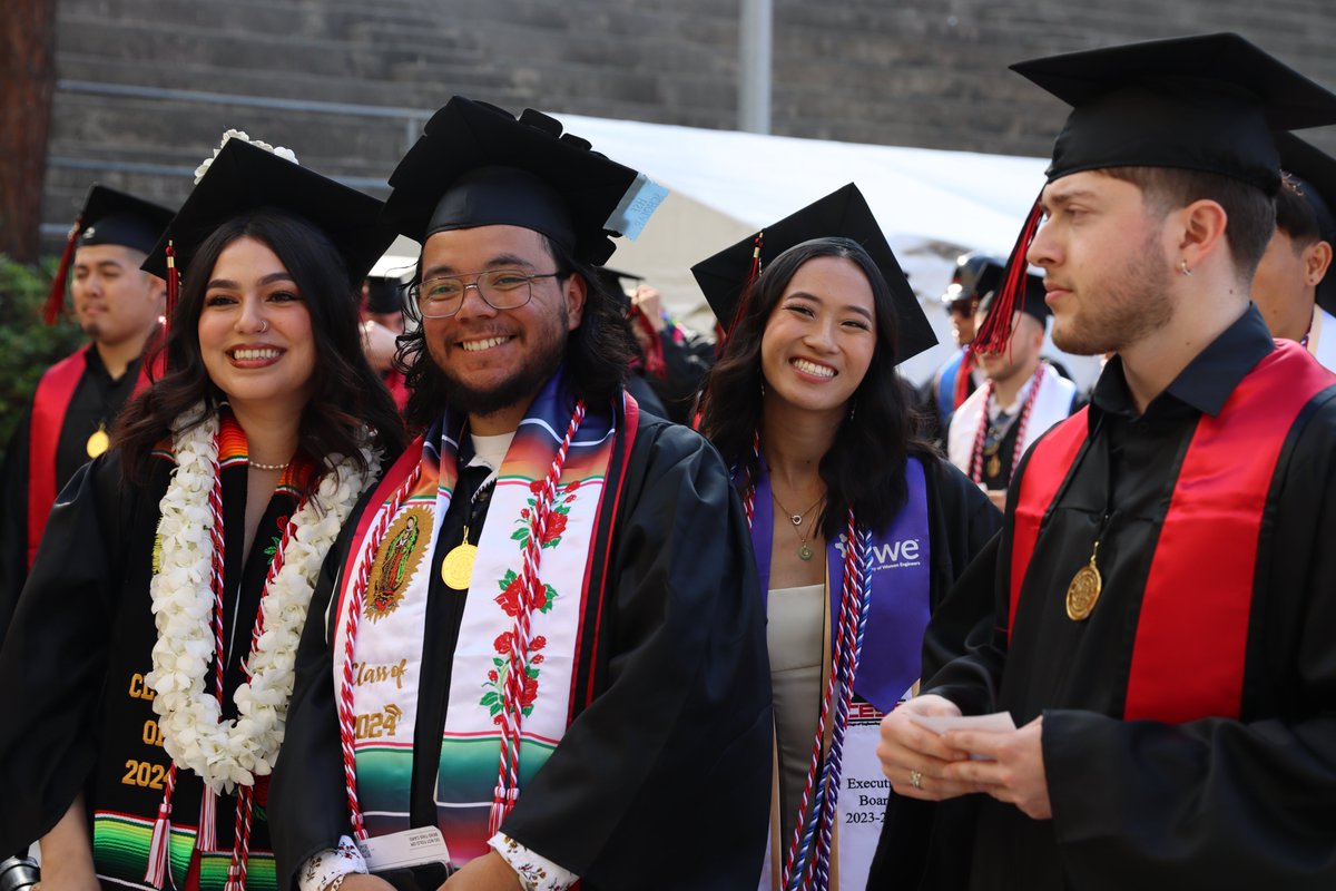 SDSUEngineering's tweet photo. And, that's a wrap! Congratulations, Class of 2024! You are officially @SDSUAlumni ❤️ 🖤 Go Aztecs!
#sdsu #sandiegostate #classof2024 #engineering #collegeofengineering #engineeringcollege #commencement https://t.co/6KYaLIVzub