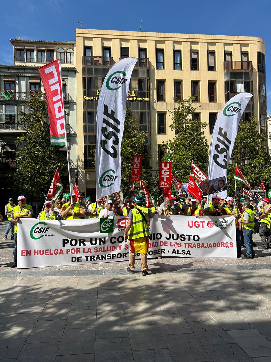 CCOO_Rober_GR's tweet photo. Todo un éxito de participación la primera jornada de protesta ante el bloqueo de la negociación de convenio de transportes Rober/ALSA.
Seguiremos en la lucha reivindicando un convenio coherente razonable y sostenible.@aytogr @ideal_granada @IndeGranada @granadahoy https://t.co/KSutrky0mN