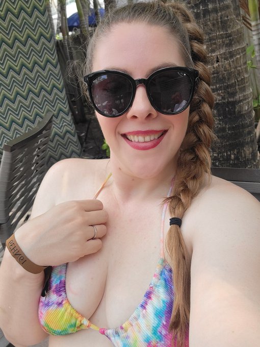 Poolside https://t.co/AKUNyCiprG