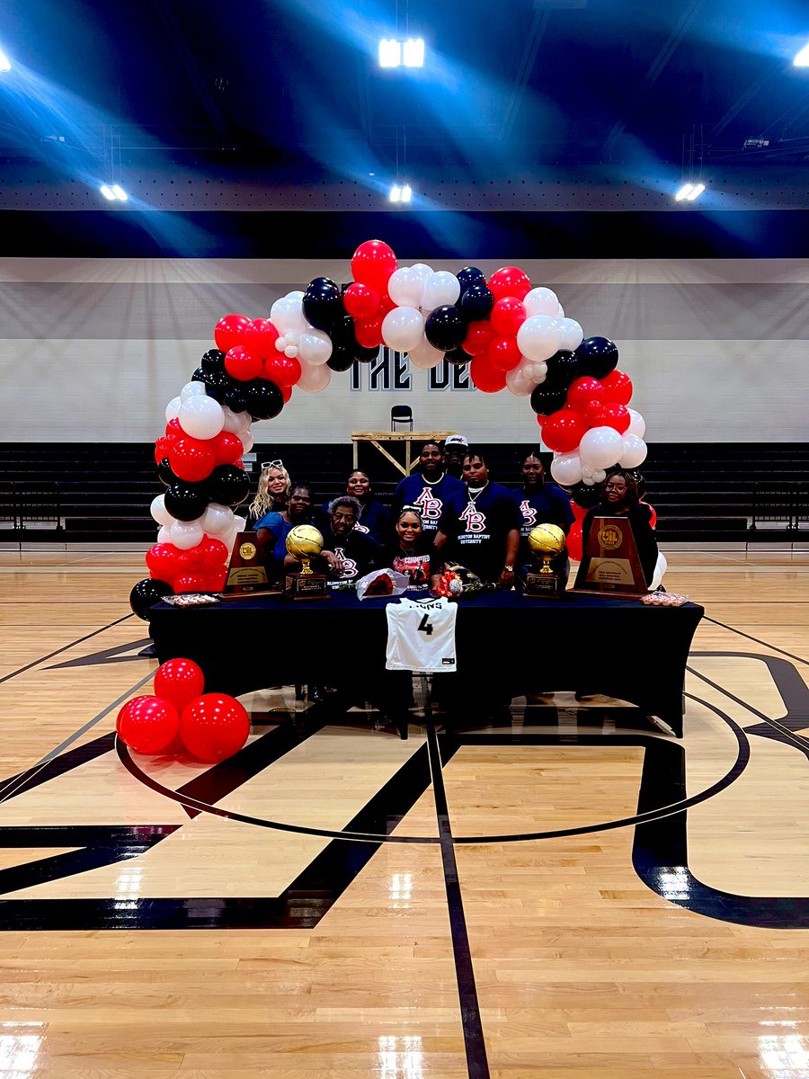 Atascocita_GBB's tweet photo. It’s love day & we in the building
#LionsOnly #SquadTies #PushaP https://t.co/xF5IUI2Whp