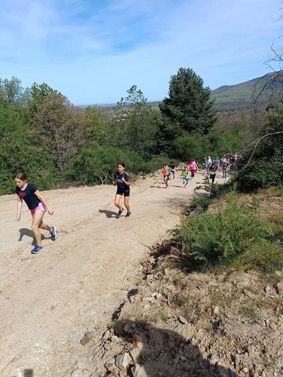CEIPAgapitoM's tweet photo. Os dejamos algunas fotos de la actividad de Plogging que hicimos la semana pasada, y del mini trail por la zona del esquinazo. https://t.co/k7ojEqEXou