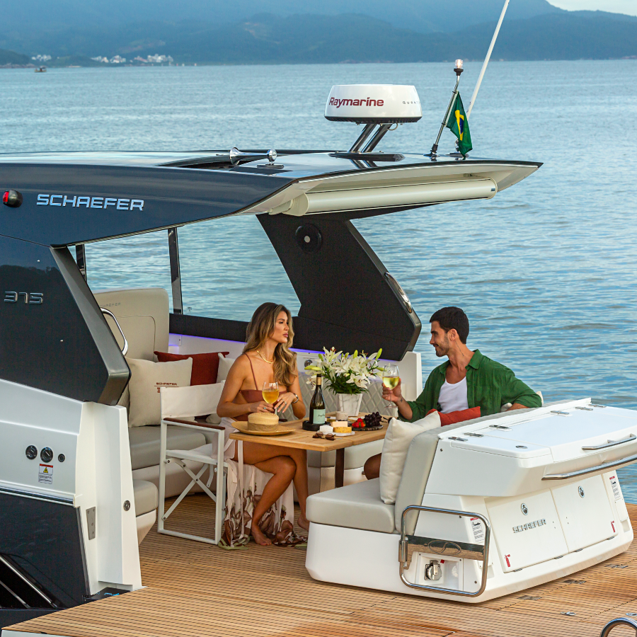 SchaeferYachts's tweet photo. Com duas varandas retráteis, maior espaço na praça de popa totalmente integrada ao cockpit, a Schaefer 375 chega ao mercado pronta para conquistar você que não abre mão de design, conforto e  segurança.

Entre em contato com um de nossos consultores pelo
WhatsApp: 48 99180-4003 https://t.co/EzcI1dVPMb