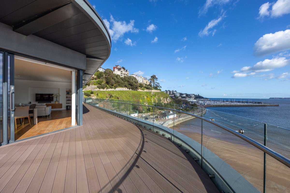 PENTHOUSE APARTMENT FOR SALE 🌴 Abbey Sands (The Penthouse)
Guide £1,500,000 Leasehold

#apartmentsforsale #torquayproperty #torquay #estateagentstorquay #estateagentsdevon #devonproperty #penthouseforsale #penthouseapartment