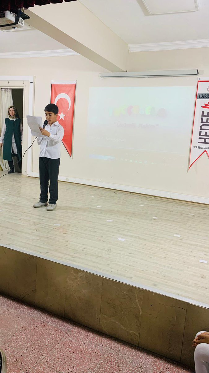 Alparslan582009's tweet photo. Okulumuzda anneler günü velilerimizin katılımı ve öğrencilerimizin gösterileri ile kutlanmıştır. 
“Doğurmuş... doğurmamış...
Doğurduğunu bağrına basmış...
Doğurduğunu bağrına bile basamamış...Doğurmadığını bile bağrına basmış...Koşulsuz sevgi duyan herkesin  Anneler Günü olsun.💐 https://t.co/8SNhcEUogP