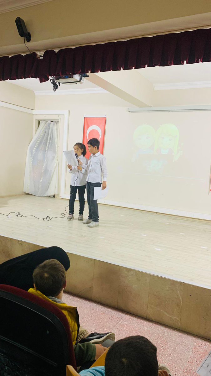 Alparslan582009's tweet photo. Okulumuzda anneler günü velilerimizin katılımı ve öğrencilerimizin gösterileri ile kutlanmıştır. 
“Doğurmuş... doğurmamış...
Doğurduğunu bağrına basmış...
Doğurduğunu bağrına bile basamamış...Doğurmadığını bile bağrına basmış...Koşulsuz sevgi duyan herkesin  Anneler Günü olsun.💐 https://t.co/8SNhcEUogP