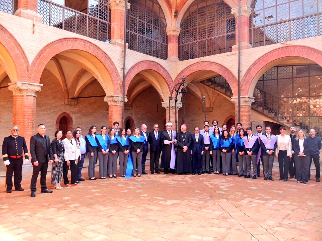 El pasado sábado tuvo lugar, en la Capilla de San Clemente, el juramento colegial en solemne acto presidido por S.Em. Rev. ma. Monsignor Matteo Zuppi y el Patrono del Colegio, Excmo. Sr. D. Iván de Arteaga #CollegioDiSpagna