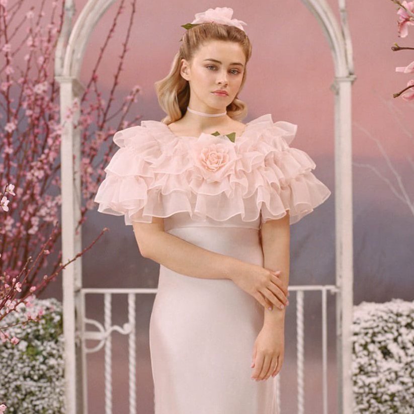 sboficial's tweet photo. EITA!? Josephine Langford (After/A Outra Zoey) anunciou que está se aposentando da sua carreira de atriz no momento:

“Eu meio que me aposentei e talvez um dia eu possa voltar a atuar. Não sei quando, mas no momento estou muito feliz ficando fora disso. Não há nada no horizonte.”