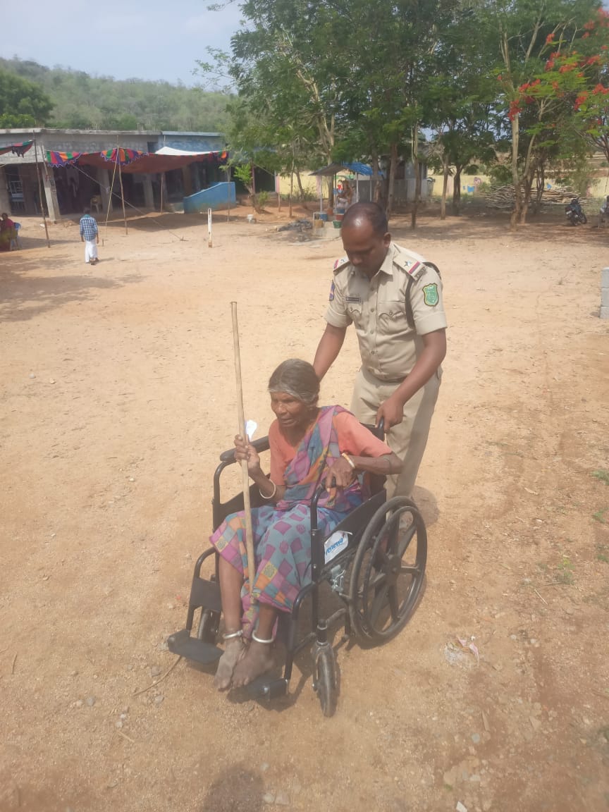 17bntssp's tweet photo. 17th (IR) BN TSSP Police Personnel Performed Telangana State General Parliament election Duty -2024 at various places and assisted the Voters to caste their vote.
#tspolice
#tssp
#elections2024 https://t.co/VLRe36rQlw