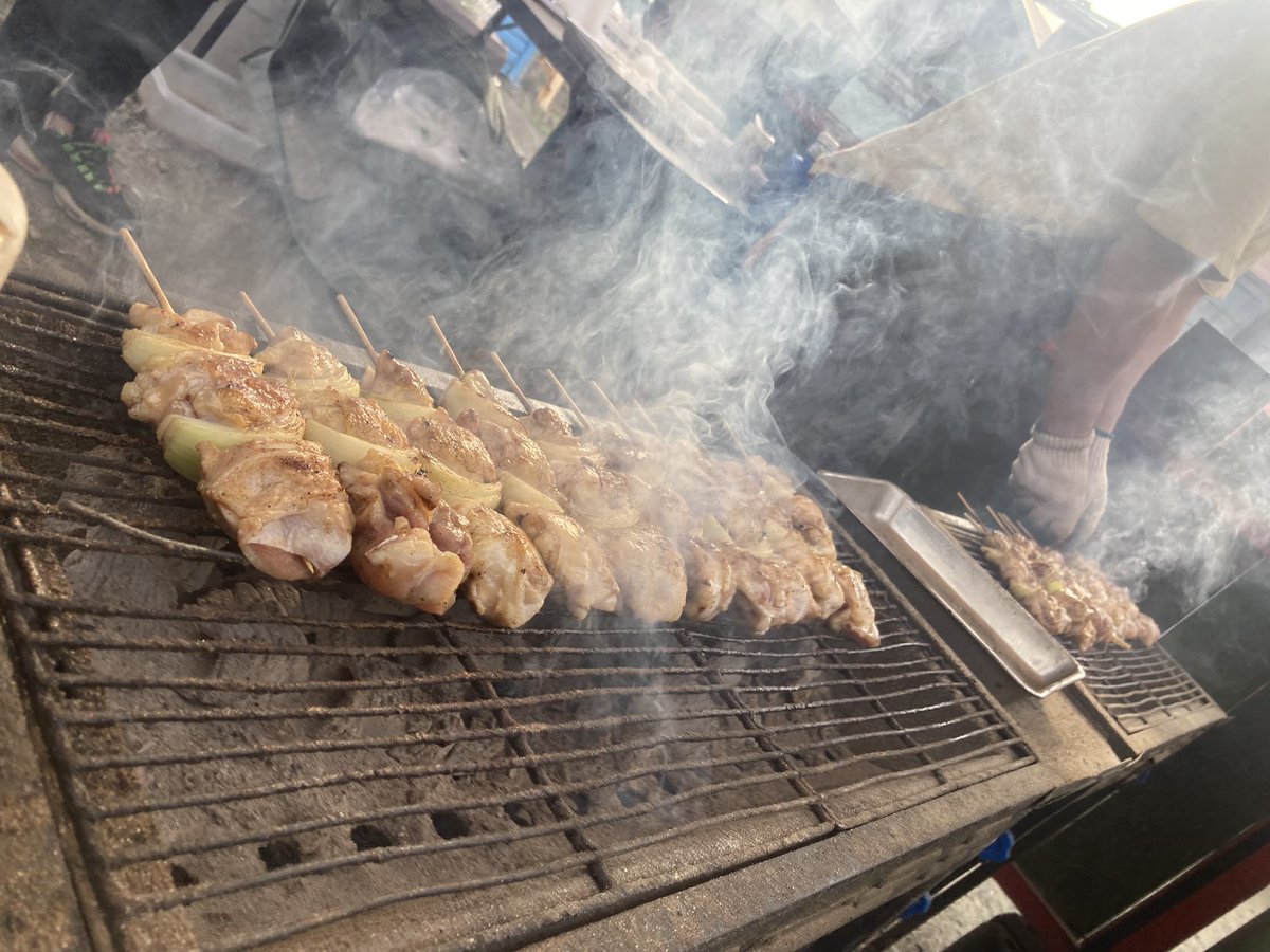 will_rikubetsu's tweet photo. 津別珈琲(@HidaShigefumi)さんのイベントに出店しました🐦ヤキトリマンの食べ納めに、ピンクになった二代目ミルククラウン号と初対面したり、津別珈琲特製の美味しいクラフトコーラも楽しめたり🍋陸別うぃるのキッチンカーも新しくなったので、また宜しくお願いします！ご来店ありがとうございました😊 https://t.co/c9TpqZ07vS
