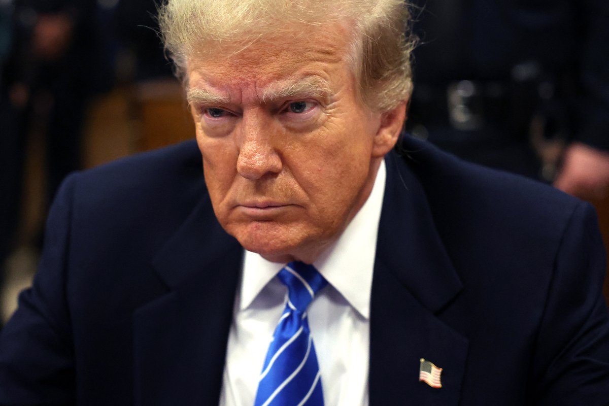 Trump 'slumped in his chair and had eyes closed' during foe Cohen's testimony themirror.com/news/us-news/b…
