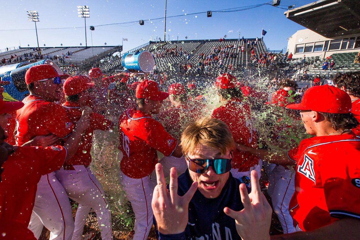 🚨Pac-12 Championship on the line this weekend🚨 The #CardiacCats need you🐻⬇️Lets pack the JuiceBox this weekend!🧃📦  #BMW #2sareHOT #GTW 

Get your tickets here⬇️ See you there!

arizonawildcats.evenue.net/cgi-bin/ncomme…