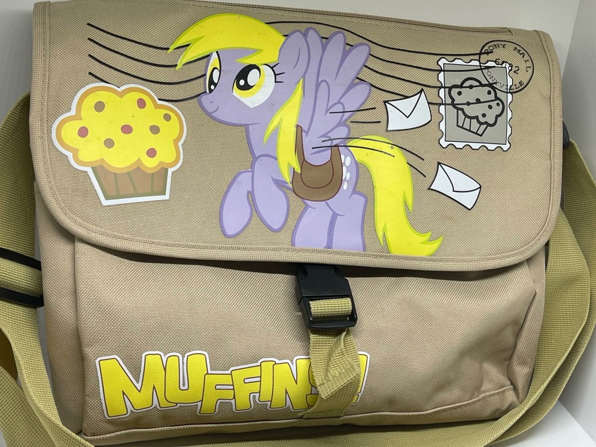 when i was bussing tables at work on saturday i saw a kid with this exact derpy messenger bag and i couldnt stop thinking about it 4 the rest of the day
