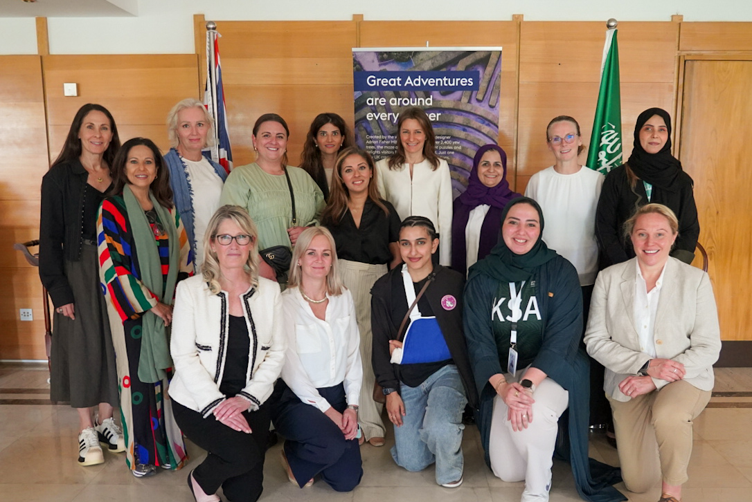 Brilliant lunch with some inspiring women working in Saudi Arabia's culture, tourism & sport sectors 🇬🇧 - 🇸🇦 It was great to hear more about their experiences living & working in Saudi Arabia.