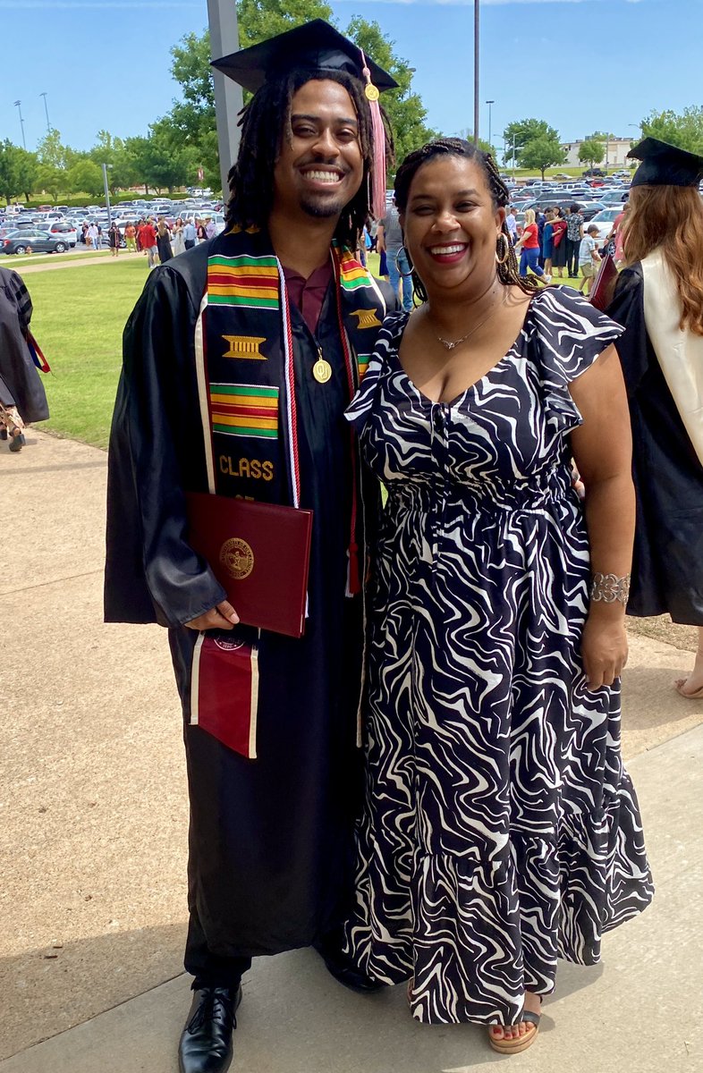 Jazzi1Fe's tweet photo. My Oldest Son @BurnnieMoore Graduated from The University of Oklahoma this past weekend!!! Proud is an Understatement!!! ππ½π₯²β€οΈ#BoomerSooner #OU #OUGrad #Classof2024 https://t.co/T0JUB2XDjs