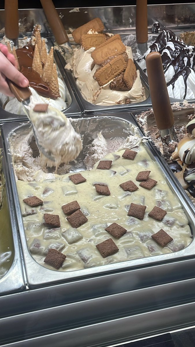 En la heladería Capo Bonifati de Teatinos han sacado helado de los cereales rellenos de leche del Mercadona.
