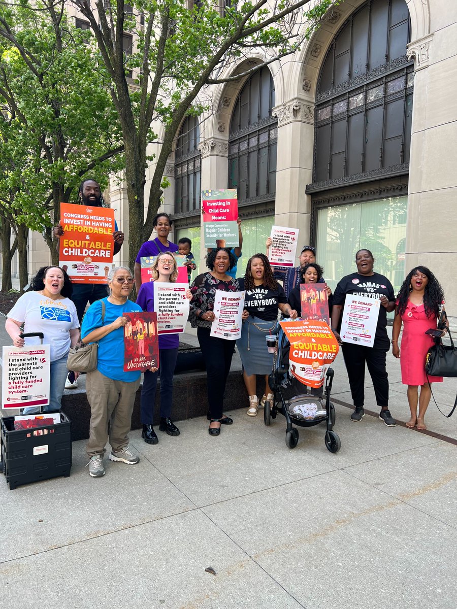 CommChangeAct's tweet photo. 👋👋Hi to our friends @momjustice in Michigan! Some of the friendliest faces are joining together in Detroit for #DayWithoutChildCare! Organizers, parents and child care providers are coming together to shine a light on the *true* cost of child care. 
#DWOCC24 https://t.co/WqAC5ROOYH