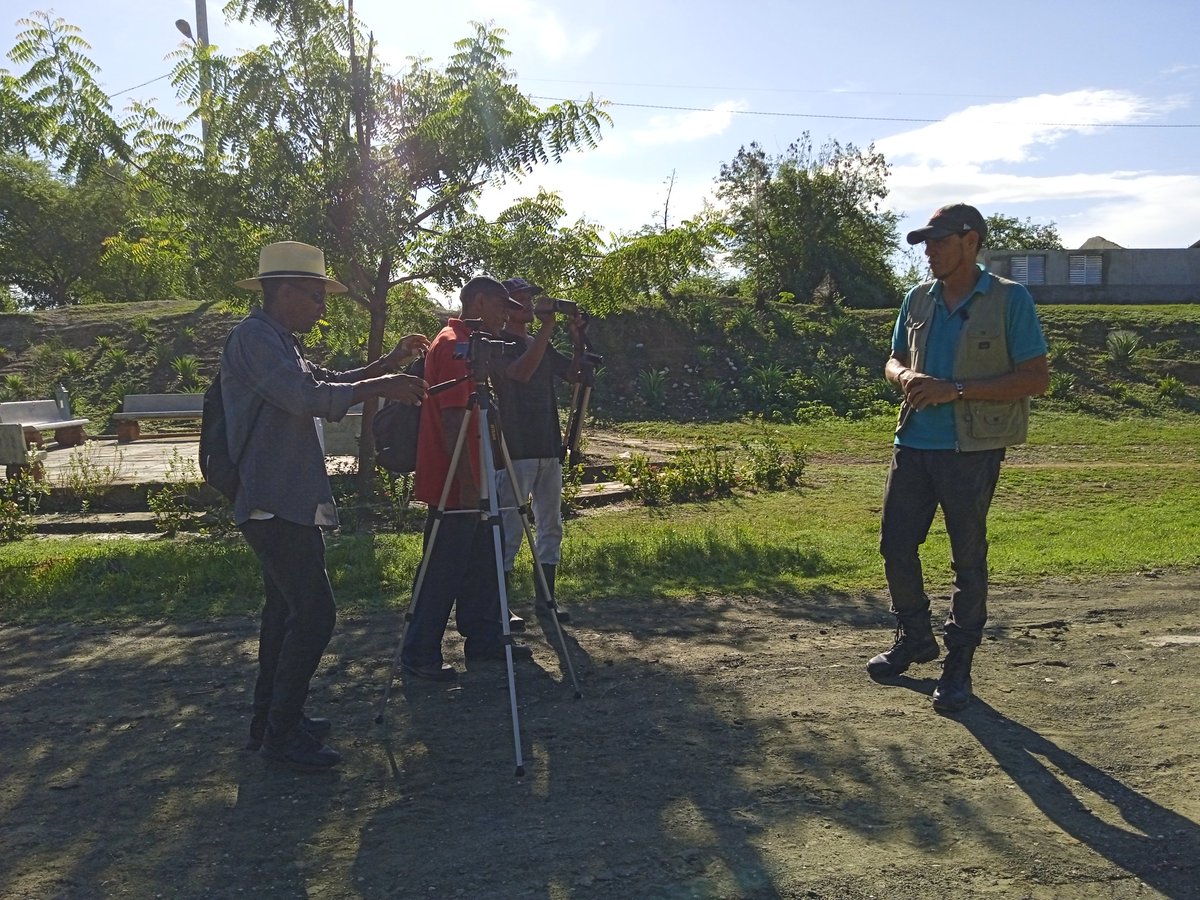 DailieTablada's tweet photo. La televisión guantanamera llegando a cada rincón de nuestro terruño. Programa Entre Vecinos de la @TV_Solvision #GenteQueSuman en #Guantanamo #CubaEsCultura https://t.co/KFdis4Cl9H